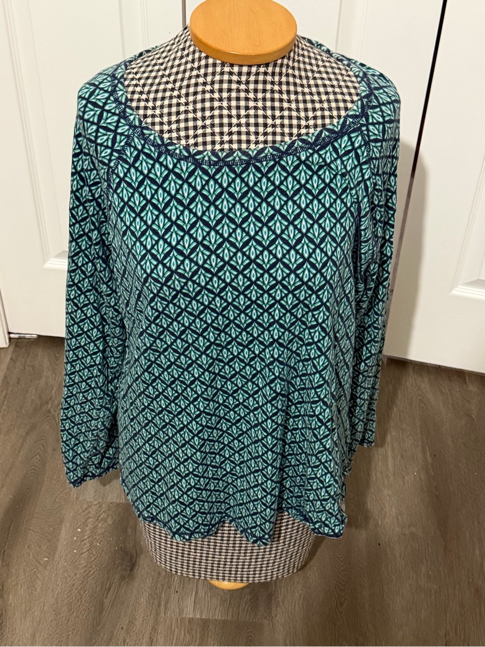 Talbots Women's Teal Tile-Print Long Sleeve Top XL